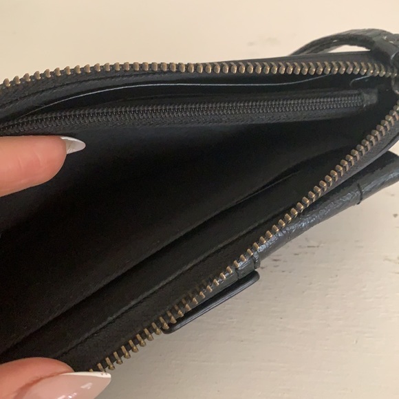 Black givenchy wallet. - Picture 4 of 6